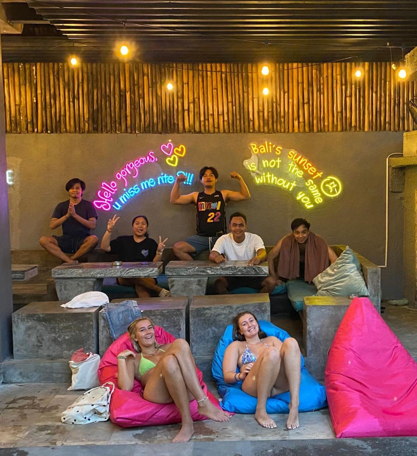 Hostel Stellar Capsules Seminyak Exterior foto Foreign tourists in Bali