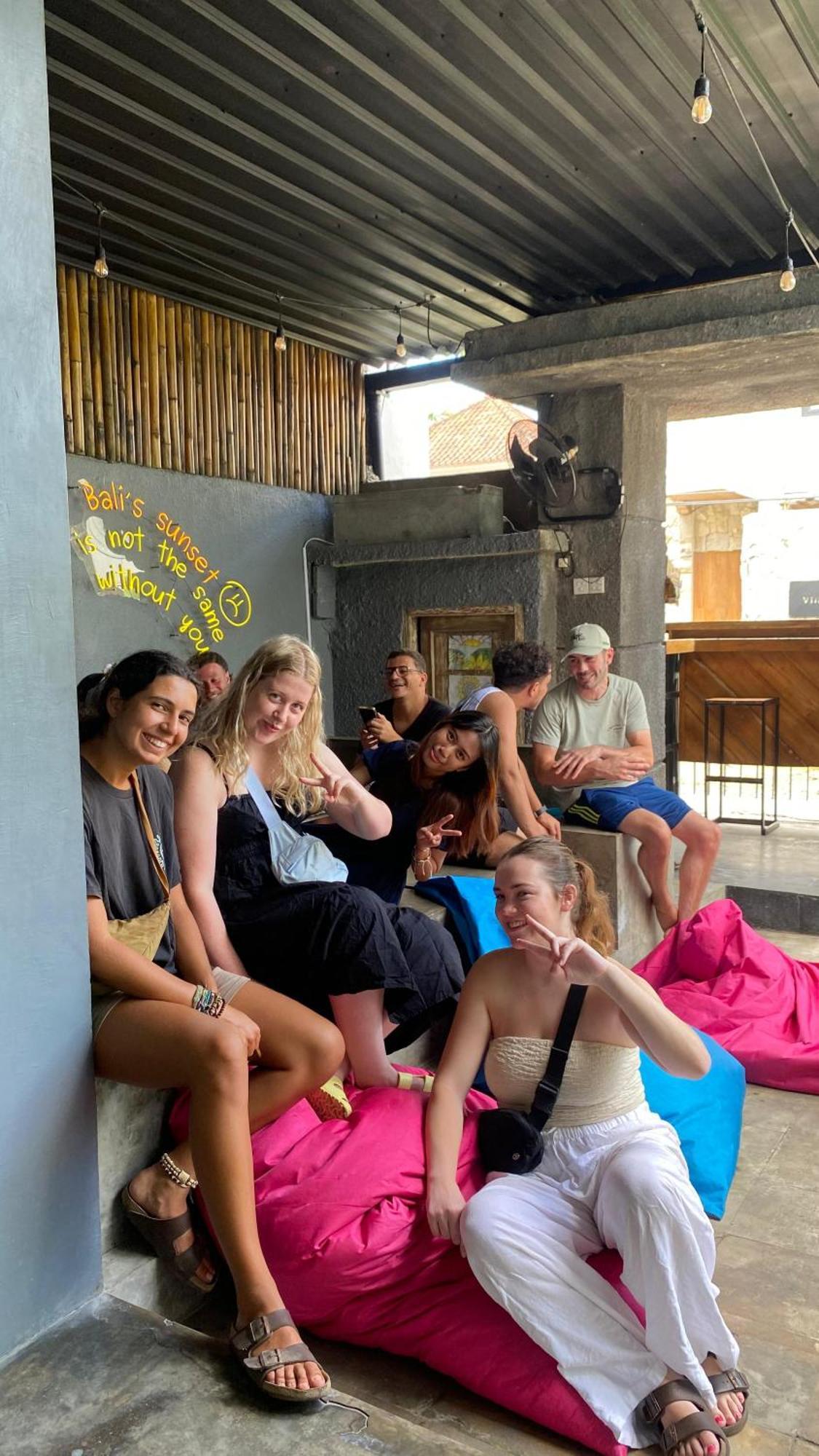 Hostel Stellar Capsules Seminyak Exterior foto Foreign tourists in Bali