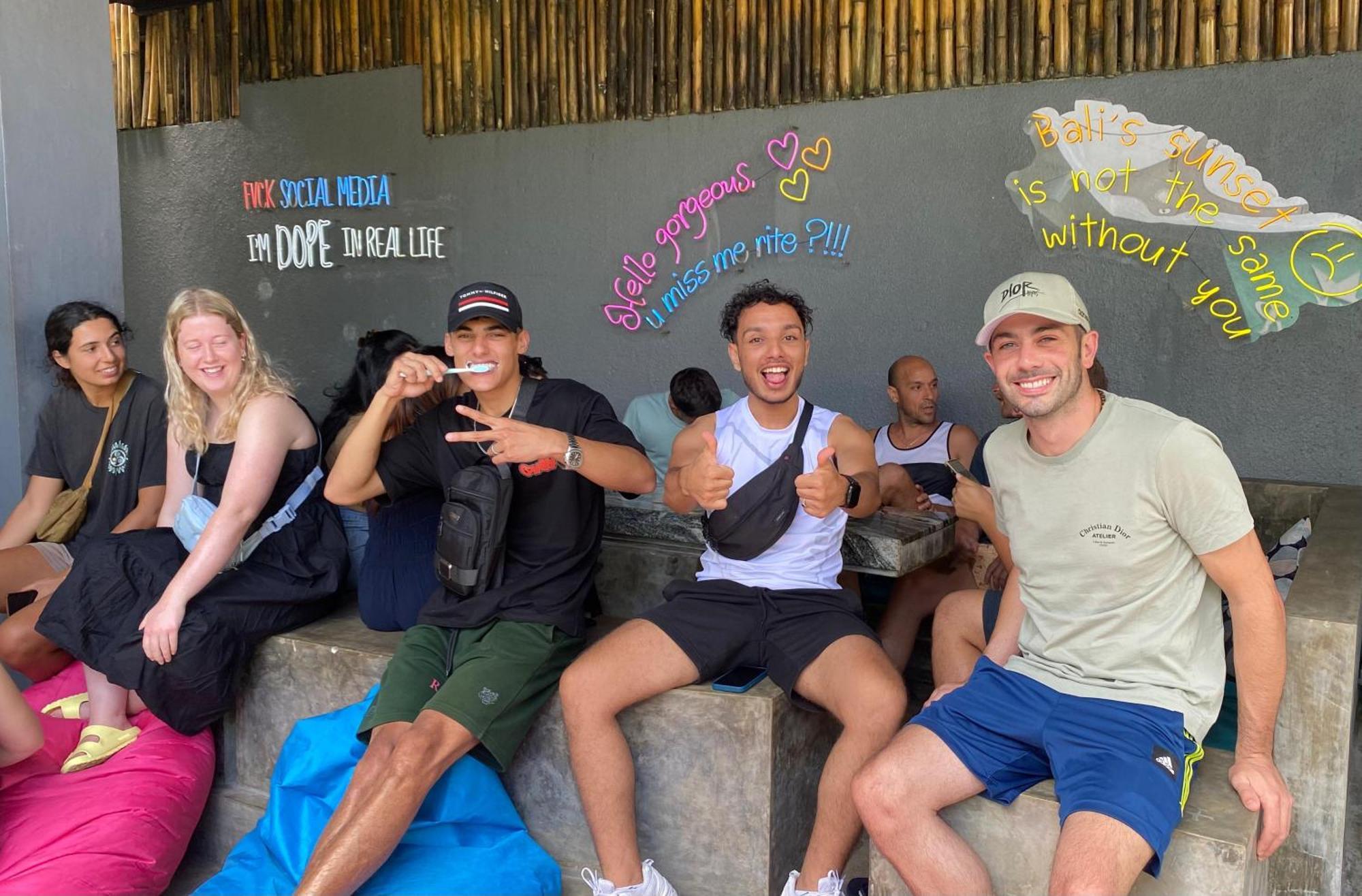 Hostel Stellar Capsules Seminyak Exterior foto The crew of the film