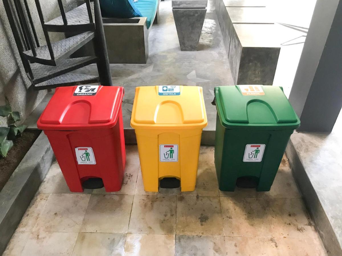 Hostel Stellar Capsules Seminyak Exterior foto Waste bins for recycling in a university