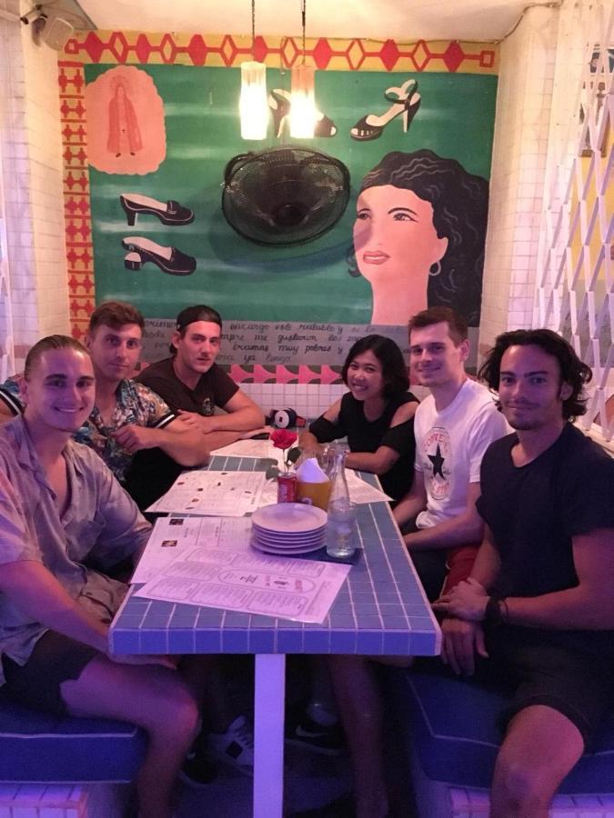 Hostel Stellar Capsules Seminyak Exterior foto The band in 2016