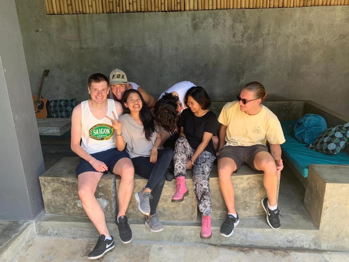 Hostel Stellar Capsules Seminyak Exterior foto A group of students from the University of California, Irvine at the 2018 Global Challenges Conference
