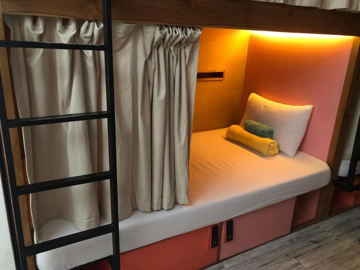 Hostel Stellar Capsules Seminyak Exterior foto