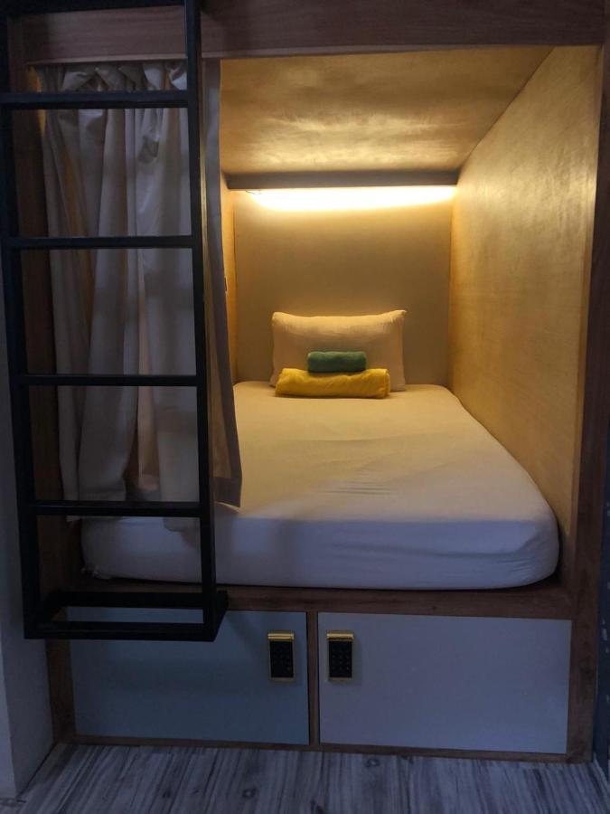 Hostel Stellar Capsules Seminyak Exterior foto A capsule bed