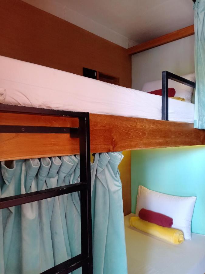 Hostel Stellar Capsules Seminyak Exterior foto A bunk bed