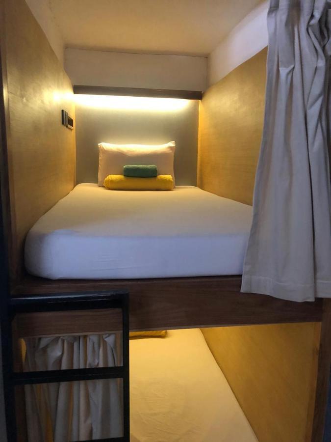 Hostel Stellar Capsules Seminyak Exterior foto A capsule hotel room