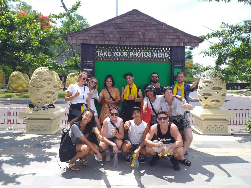 Hostel Stellar Capsules Seminyak Exterior foto Foreign tourists in Bali