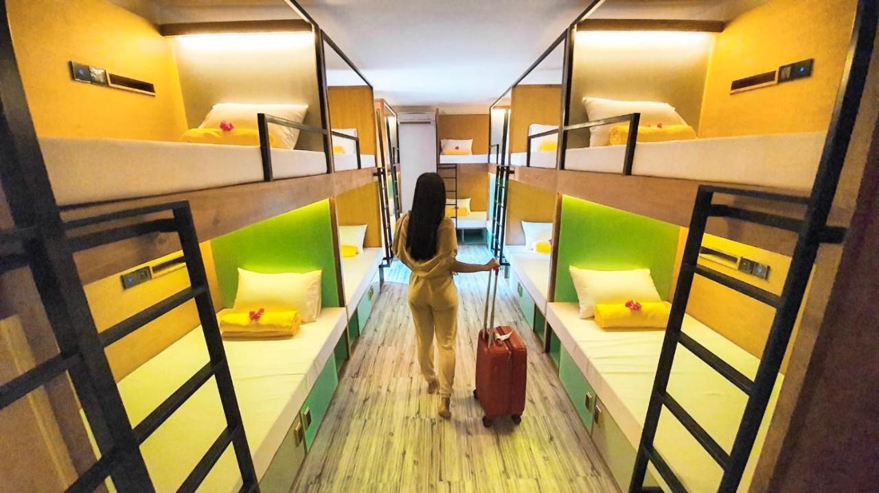 Hostel Stellar Capsules Seminyak Exterior foto